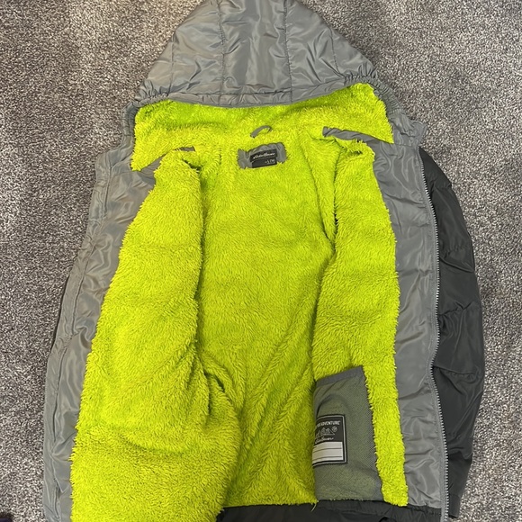 Boys' Classic Down Hooded Jacket - Picture 4 of 4